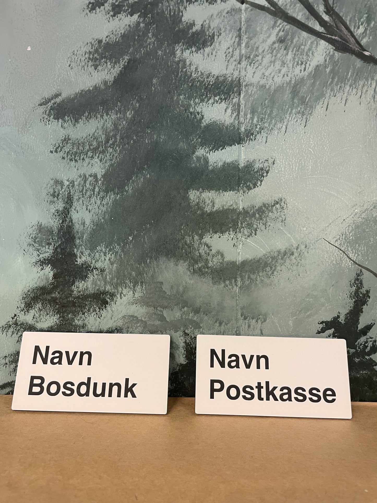 Skilt til bossdunker og postkasse